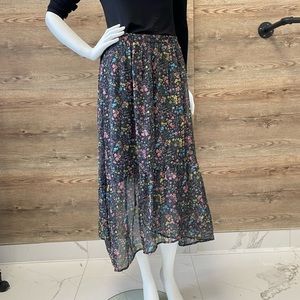 American Eagle Outfitters Floral Skirt (Size Medium)